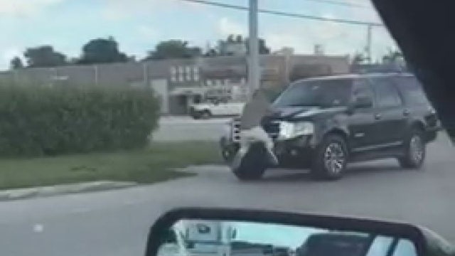 Florida man fights SUV with his bare hands in fit of road rage