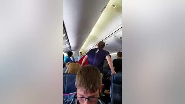 Choir sings to soldier escorting body of WWII veteran