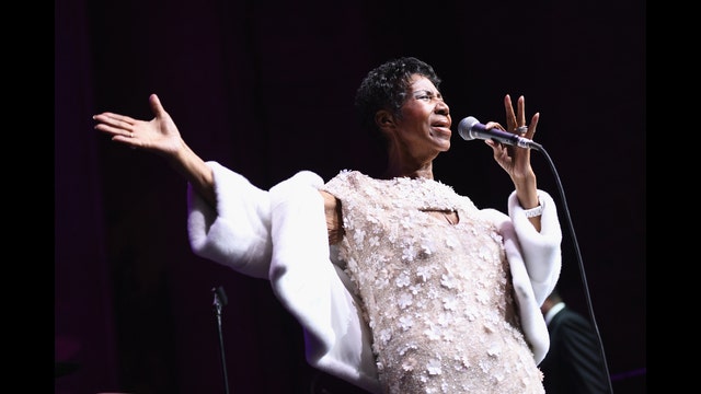 Celebrities tweet love, condolences after Aretha Franklin dies in Detroit