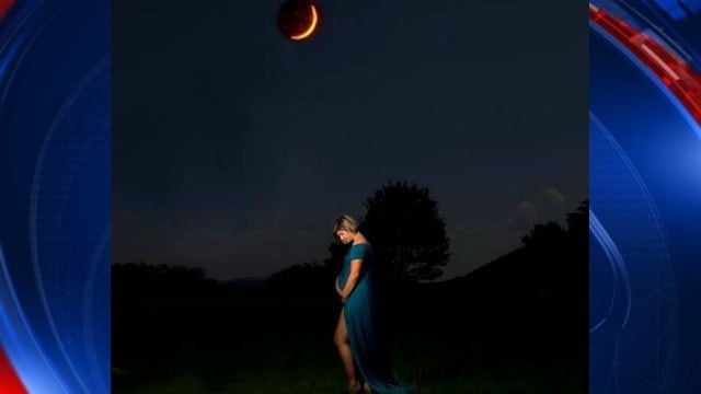 Georgia woman takes pregnancy photos during eclipse