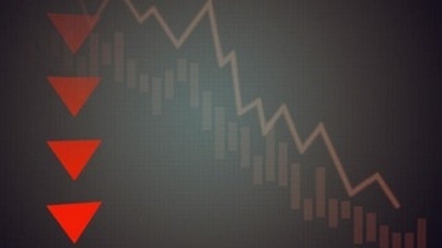 Dow slumps 800 points after bonds flash recession warning