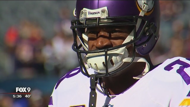 Adrian Peterson signs with running back-depleted Redskins