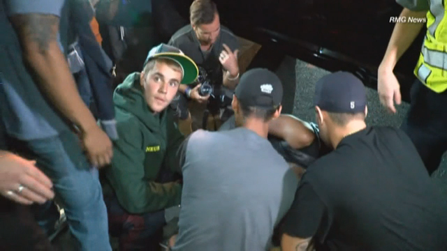 Police: Bieber accidentally hits photographer with pickup truck