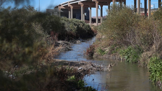 Trump, Democrats trade blame for father, daughter border drowning captured in searing photo