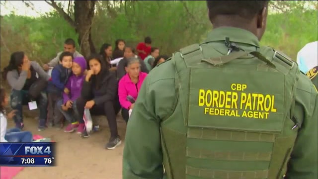 Government falls short of deadline to reunite kids, parents
