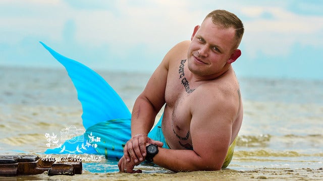 Marine does mermaid photo shoot to make his buddies overseas laugh