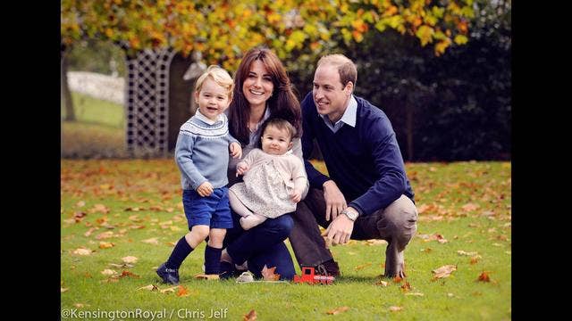NEW PHOTO: Merry Christmas from the Royal Family