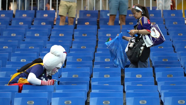 Japanese players, fans clean up after themselves following crushing World Cup loss