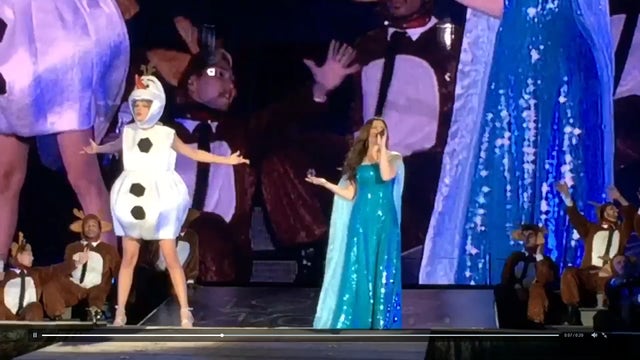 Taylor Swift 'lets it go' in Tampa