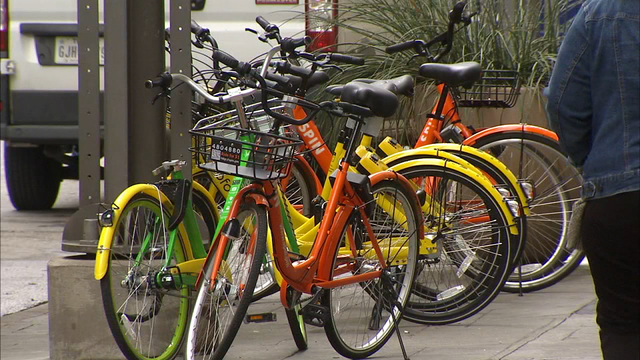 1 dead after vehicle strikes bicyclist in Pilot Point