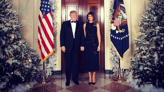 President Trump, First Lady's official White House Christmas portrait released