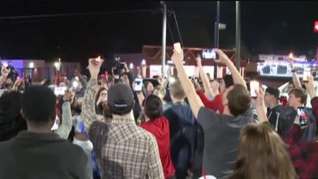 Alabama residents hold candlelight vigil for Taco Bell that burned down