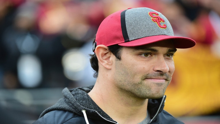 0565b392-mark sanchez getty_1542653437734.jpg-401720.jpg