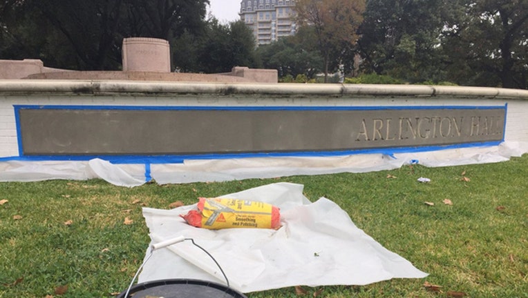 13b2fdc9-Lee Park sign removed