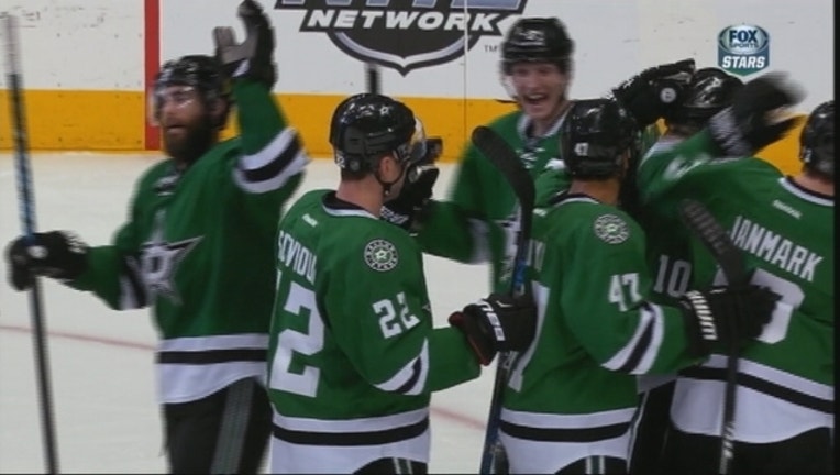 1cd61fb8-Stars Beat Blackhawks_1450843739687.jpg