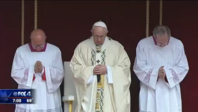 24d17cdc-pope Easter_1492351157001.jpg