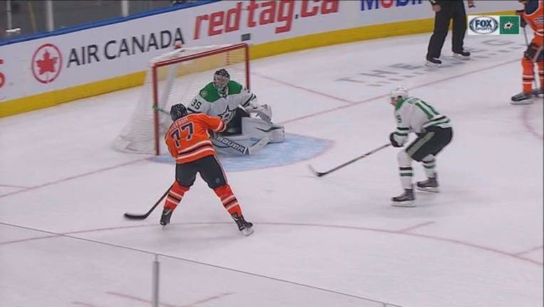 263443ac-Stars vs Oilers_1543382408357.jpg
