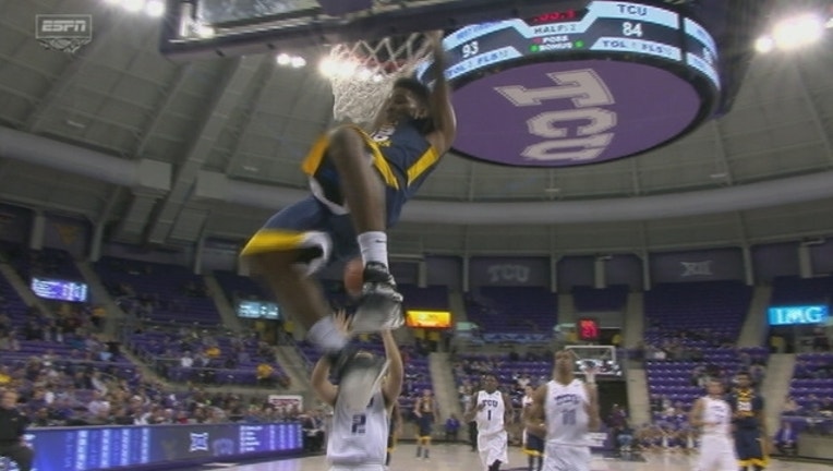 2b612388-TCU West Virginia Hoops_1451961239080.jpg