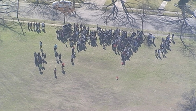 2ce9f712-students evacuated_1452706766681.jpg