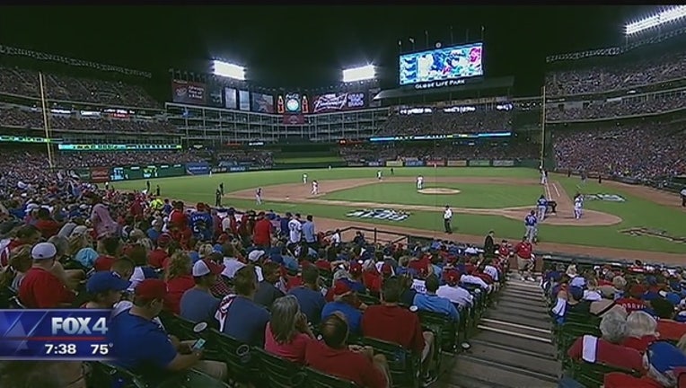 2dae360e-Rangers_lose_Game_3_0_20151012125343
