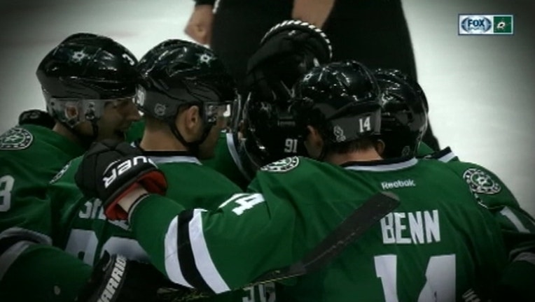 3154ae2e-Stars Beat Predators_1481257571320.jpg