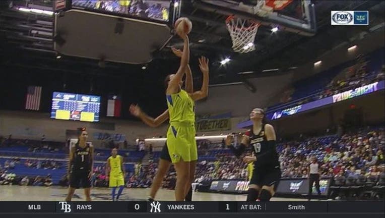 334e1000-Liz Cambage_1529117958078.jpg