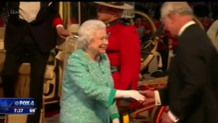 336f5e92-queen_1482676279125.jpg