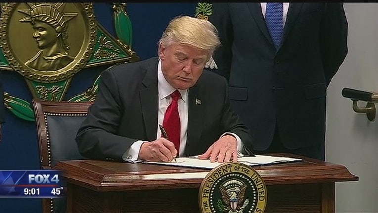 37c59951-Federal_judge_temporarily_blocks_Preside_0_20170204041654