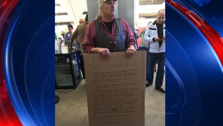 DFW Airport pro trump immigration ban