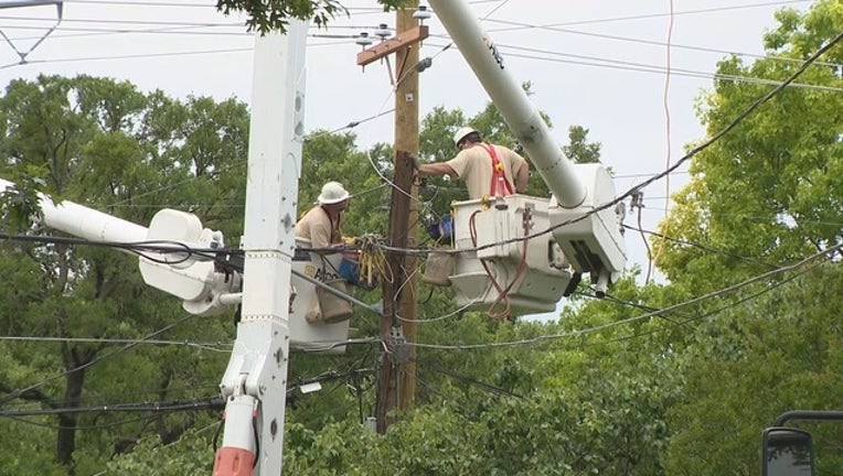 3b3765e5-STORM LATEST OUTAGES ONCOR power restoration work