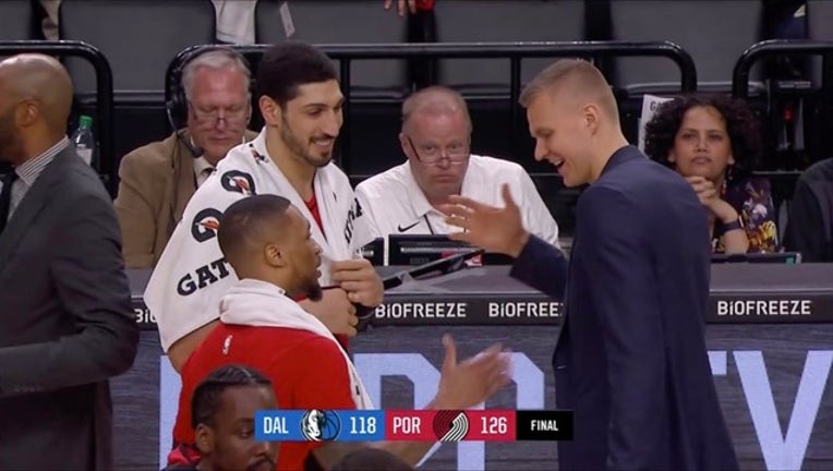 403dc022-Mavs vs Blazers_1553147525066.png.jpg