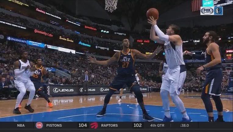 Jazz vs Mavs_1542258518986.jpg.jpg