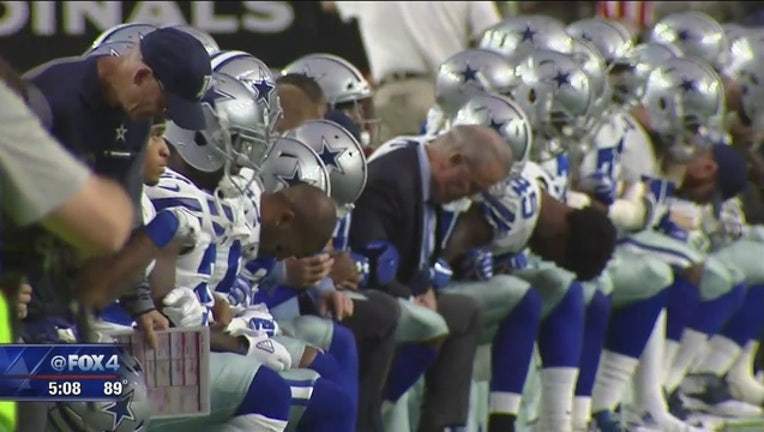 Trump__fans_react_to_Cowboys__anthem_dem_0_20170926232059
