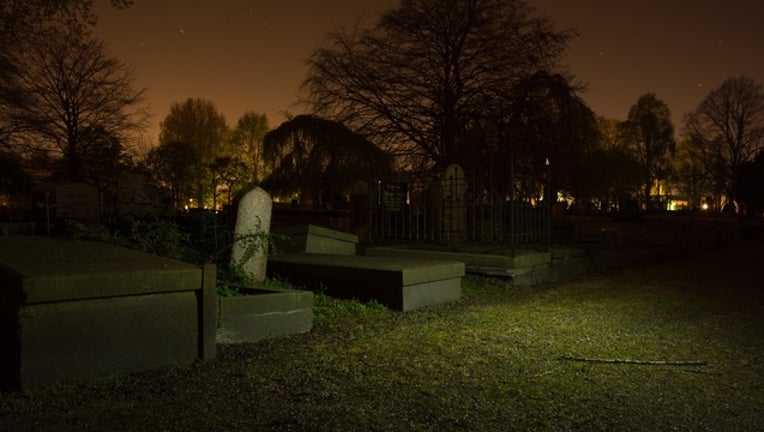 4e65fc13-funeral_graves_tombstones_generic_092517_1506362822752-401096.jpg