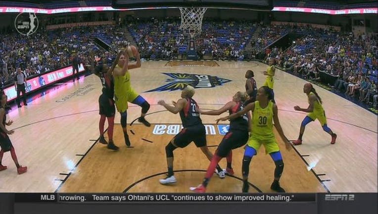 51f02da5-Liz Cambage_1532056049120.jpg