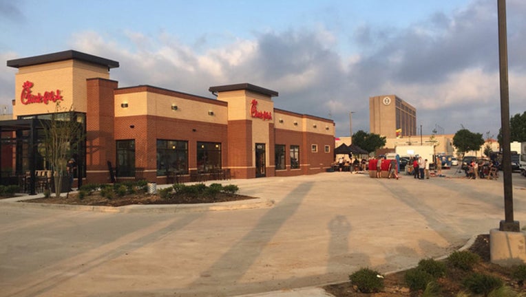 56f201a0-chick fil a Addison_1465333080898.jpg