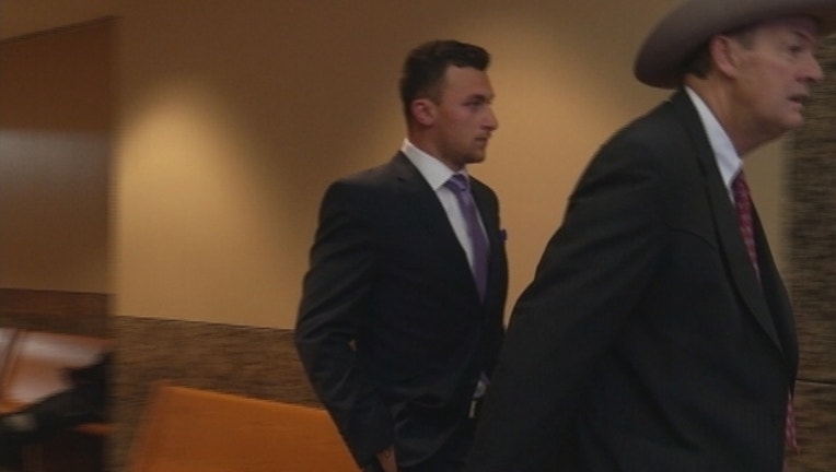 63b2282f-MANZIEL IN COURT_1488411980899.jpg