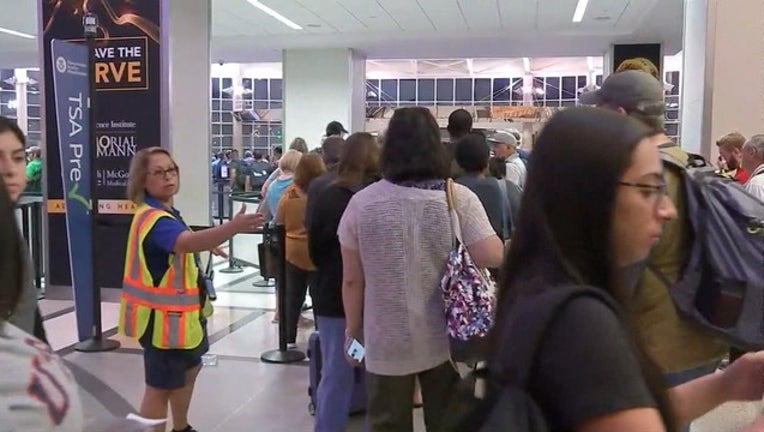 66db3c47-6696 TZ-HOUSTON AIRPORT EVACUATED_00.00.00.06_1528371312325.png.jpg