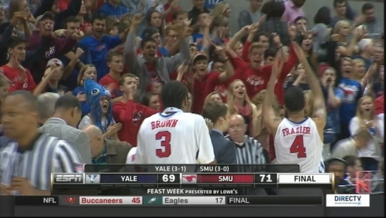 679d9777-SMU Beats Yale_1448238986325.jpg