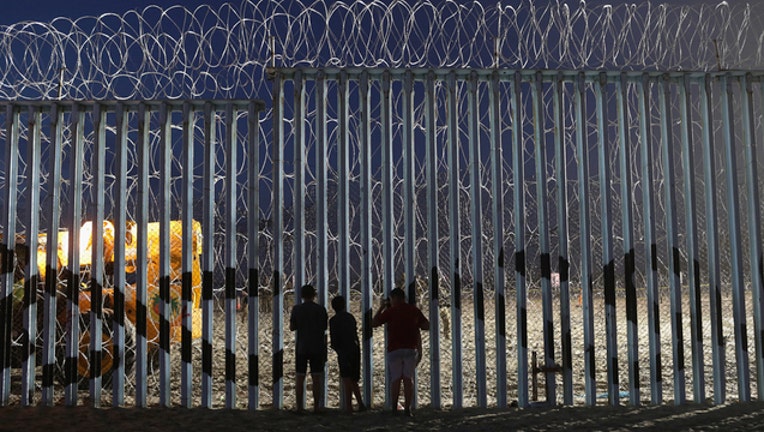 6912a194-Getty_Us Mexico Border_112018_1542713057651.jpg-403440-403440.jpg