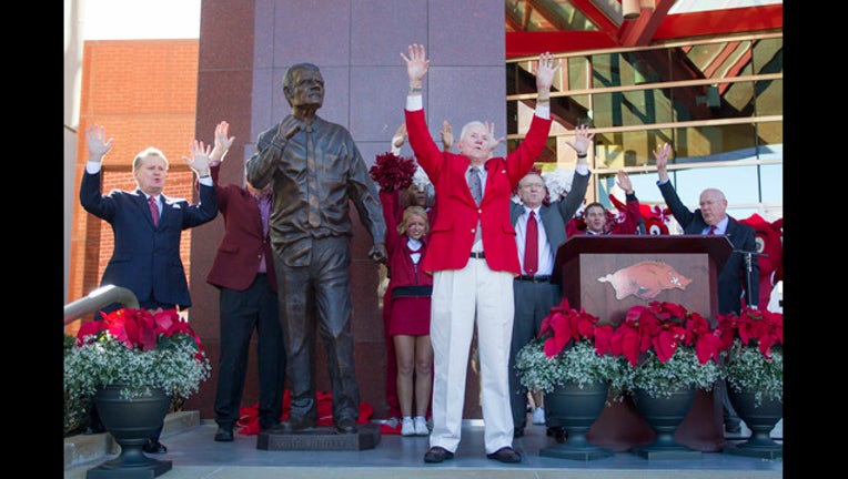 724a4a7d-Frank Broyles Getty Images