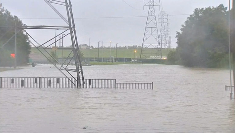 082917 Houston flooding Tuesday 2 KDFWBCME01.mpg_07.12.58.17_1504023977879-409650-409650.png