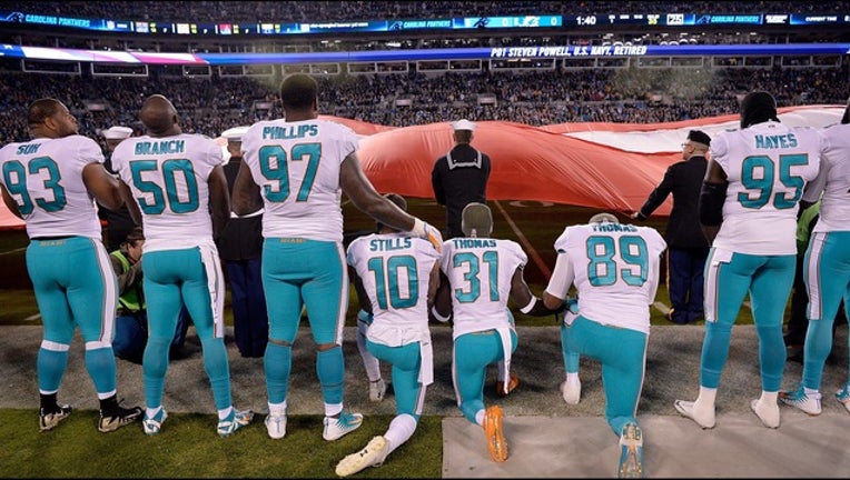 Dolphins players kneeling_1532044899747