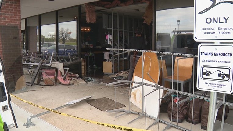 76e3d2b4-BEDFORD CAR VS BUILDING