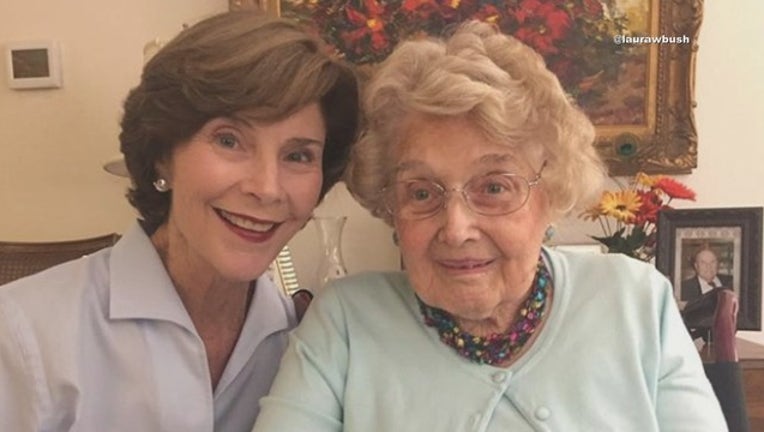 76fc397f-LAURA BUSH MOTHER DIES Jenna Welch