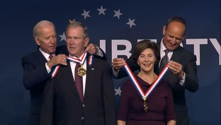 77700e8b-GEORGE_W__AND_LAURA_BUSH_RECEIVE_LIBERTY_MEDAL__VO_SOT___5510PJSA.mp4_00.00.36.14_1542032861795.png