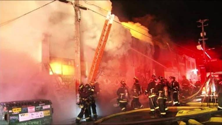 Large_fire_at_Oakland_warehouse_0_20161204014339-405538