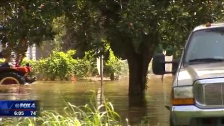 7c3cfa35-flooded cars_1504448023251.jpg