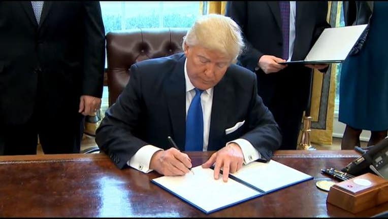 823e393d-trump-signs_1485294099066-408200.JPG