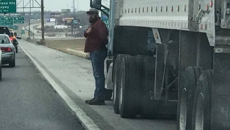 8280042a-Vet_Trucker Stops For Vets Funeral Procession Courtesy Kristen Collins-401096